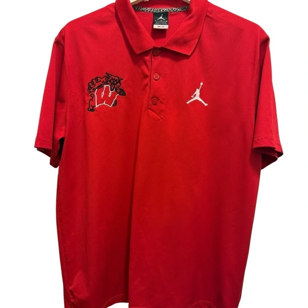 Jordan Polo Shirt Classic,with a lion and the Wisconsin logo, in new conditions